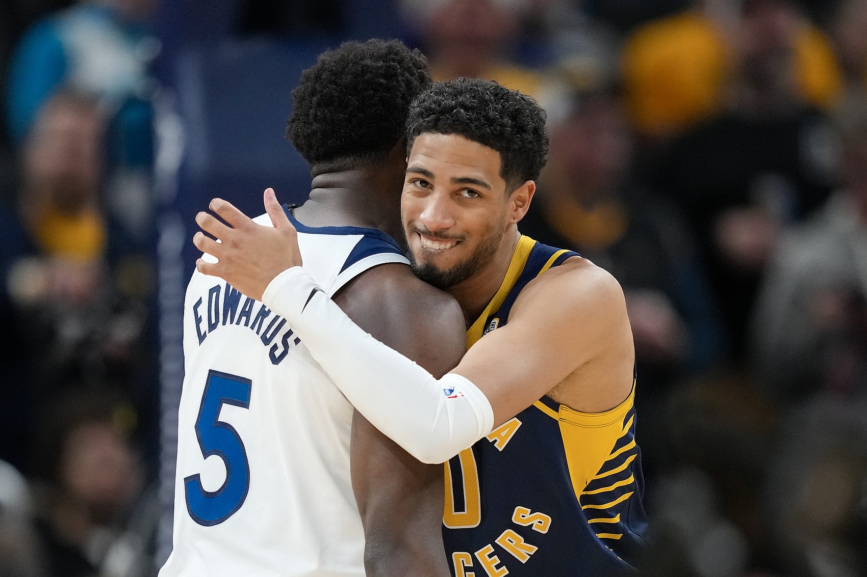 NBA黑马逆袭 哈登华子带队爆冷杀入分区决赛