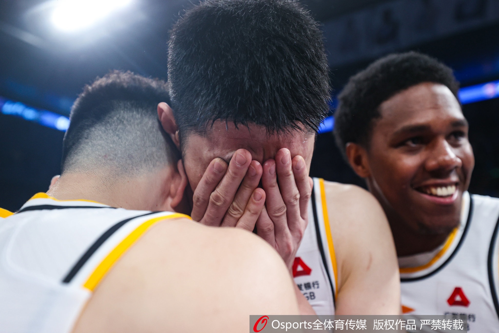 胡金秋爱妻甜蜜告白 十年坚守终圆梦 五周年纪念日收获最珍贵礼物
